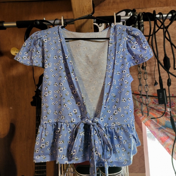 Shein front tie blouse - Picture 2 of 3